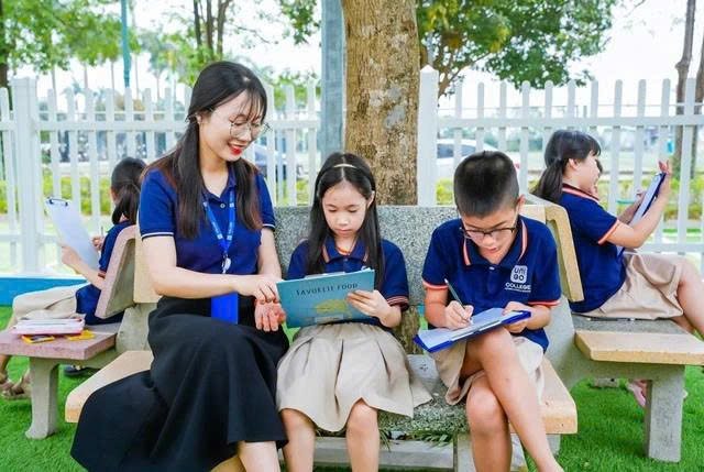 Tại sao bố mẹ càng ‘lùi lại’, con lại càng học giỏi?